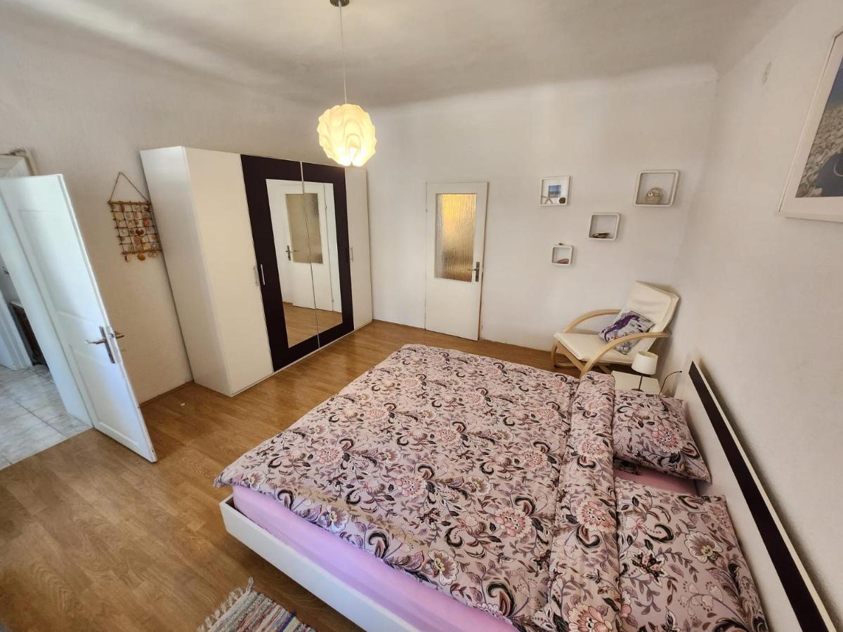 Apartment Dolores Cres Exteriör bild