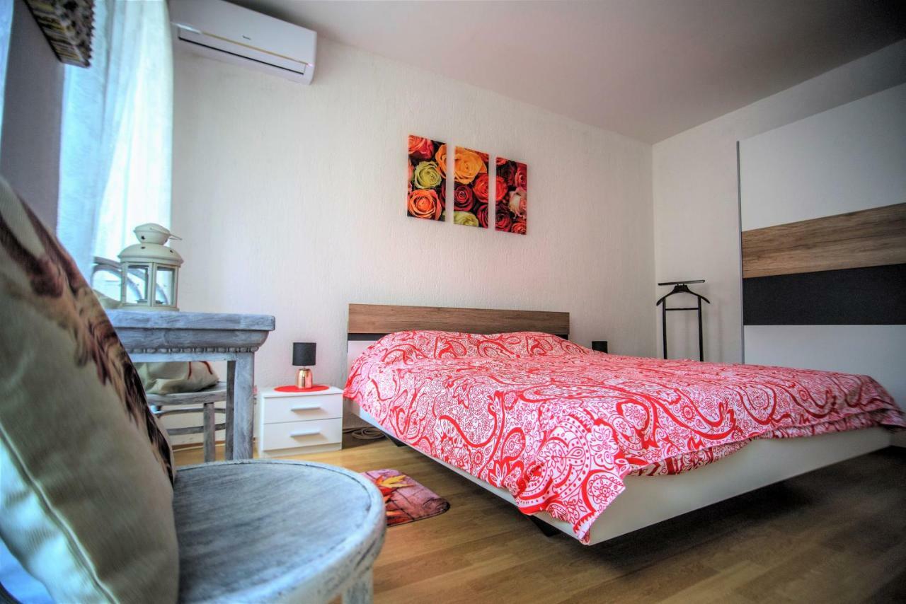 Apartment Dolores Cres Exteriör bild